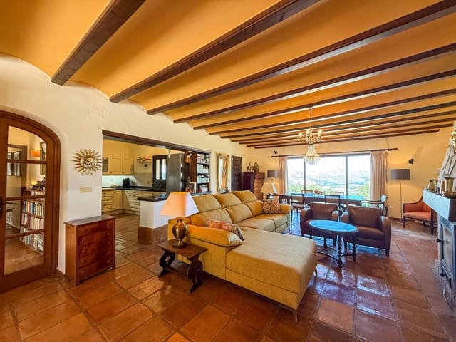 3 bedroom Villa for sale in Benidoleig with pool - € 470,000 (Ref: 9731740)