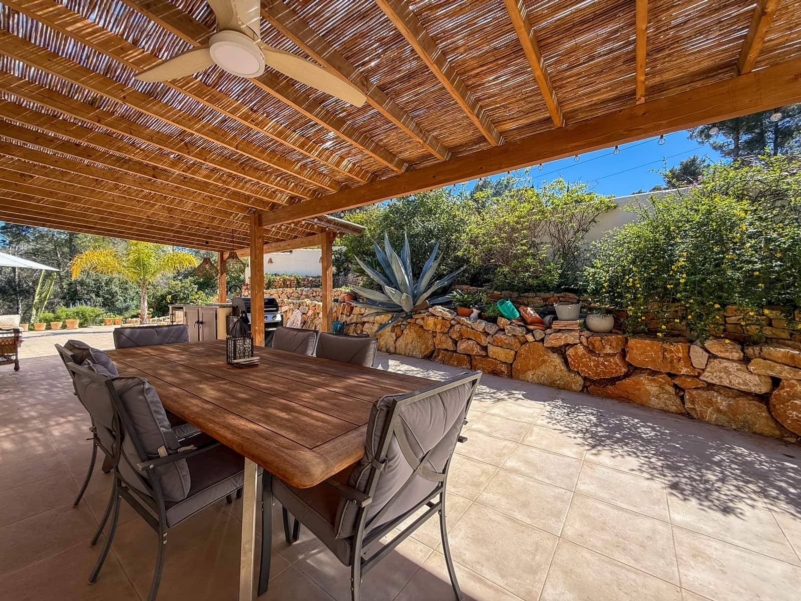 3 bedroom Villa for sale in Benidoleig with pool - € 470,000 (Ref: 9731740)