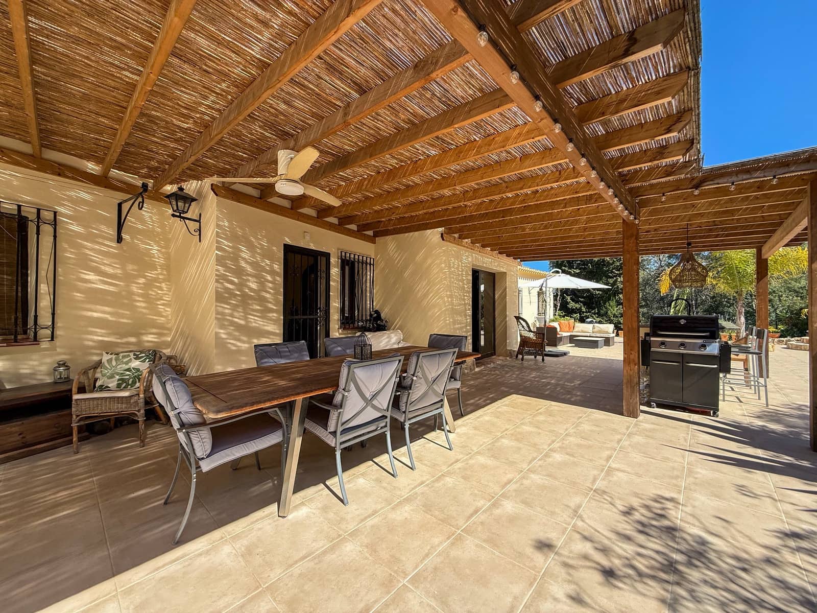 3 bedroom Villa for sale in Benidoleig with pool - € 470,000 (Ref: 9731740)