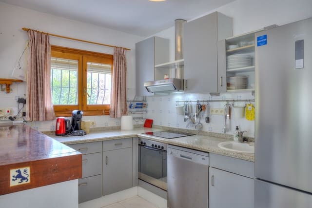 4 soveværelse Villa til salg i Moraira, Teulada-Moraira med swimmingpool - € 550.000 (Ref: 9735262)