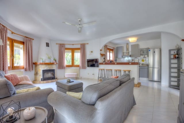 4 soveværelse Villa til salg i Moraira, Teulada-Moraira med swimmingpool - € 550.000 (Ref: 9735262)