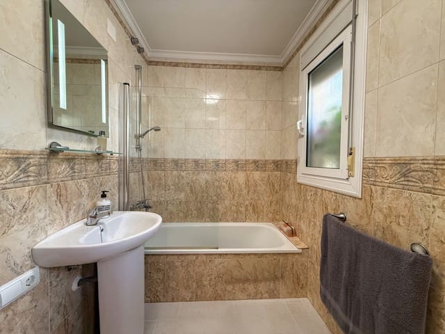 5 camera da letto Villa in vendita in Pego con piscina - 525.000 € (Rif: 9794274)