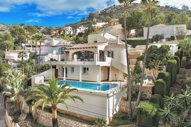 Chalet de 4 habitaciones en Moraira, Teulada-Moraira en venta con piscina - 2.495.000 € (Ref: 9813220)
