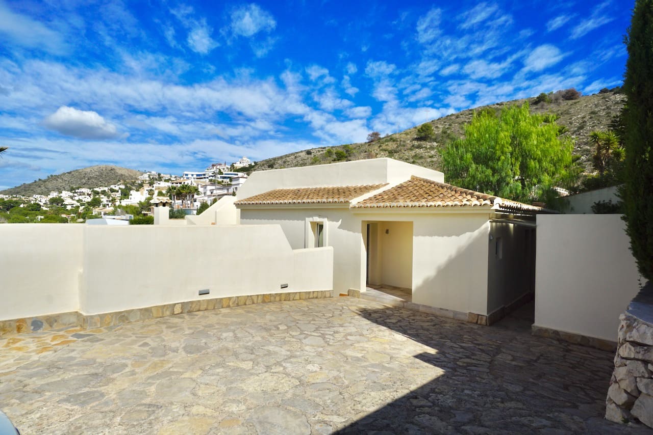 Chalet de 4 habitaciones en Moraira en venta con piscina - 2.495.000 € (Ref: 9813220)
