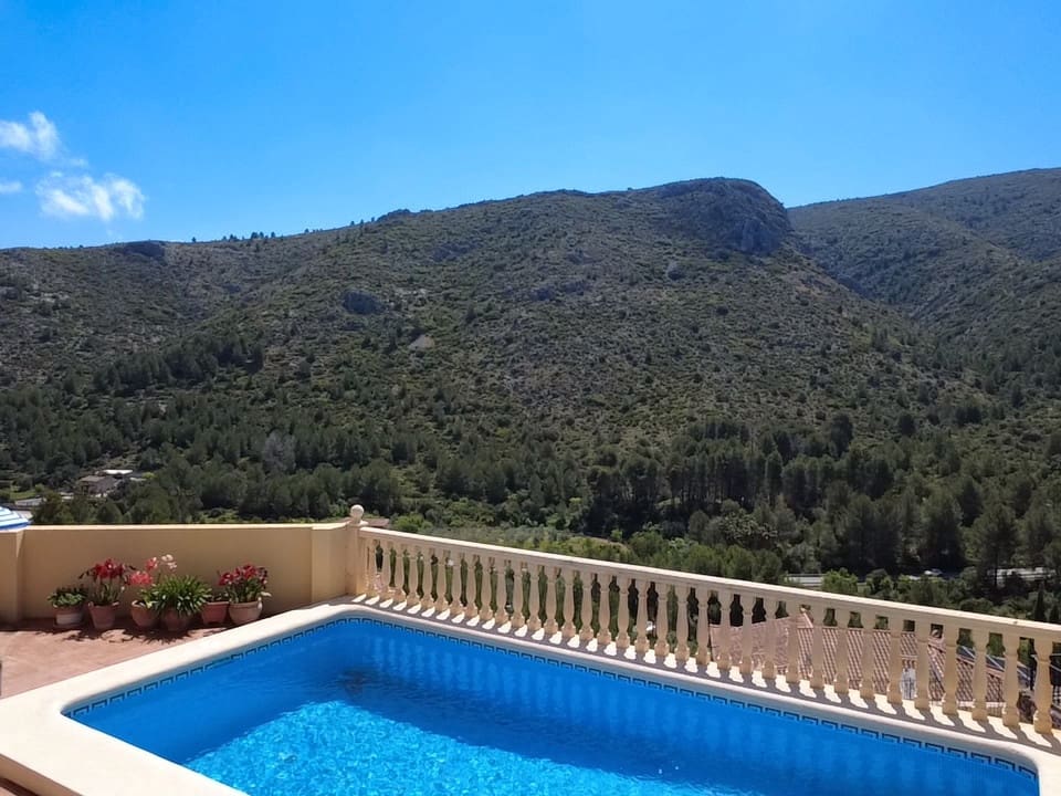 3 Zimmer Villa zu verkaufen in Pedreguer mit Pool - 410.000 € (Ref: 9813222)