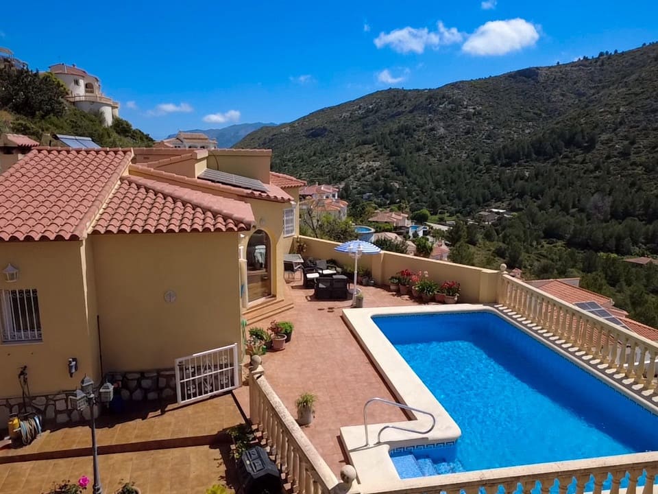 3 Zimmer Villa zu verkaufen in Pedreguer mit Pool - 410.000 € (Ref: 9813222)