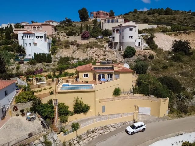 3 soveværelse Villa til salg i Pedreguer med swimmingpool - € 410.000 (Ref: 9813222)