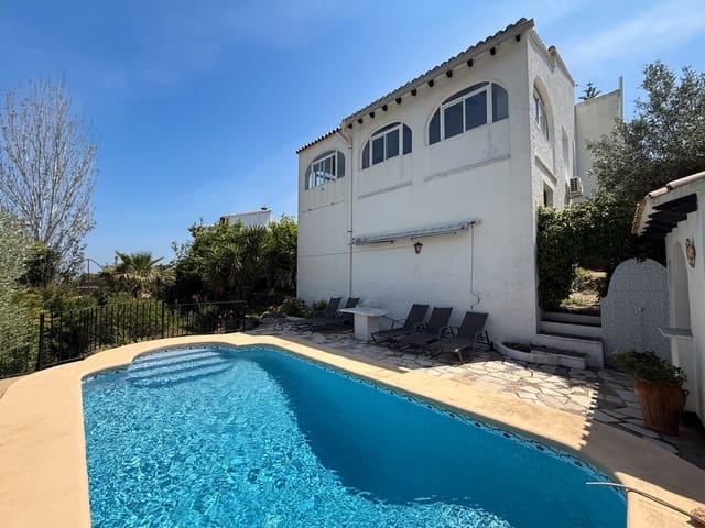 4 soveværelse Villa til salg i Orba med swimmingpool - € 420.000 (Ref: 9817779)