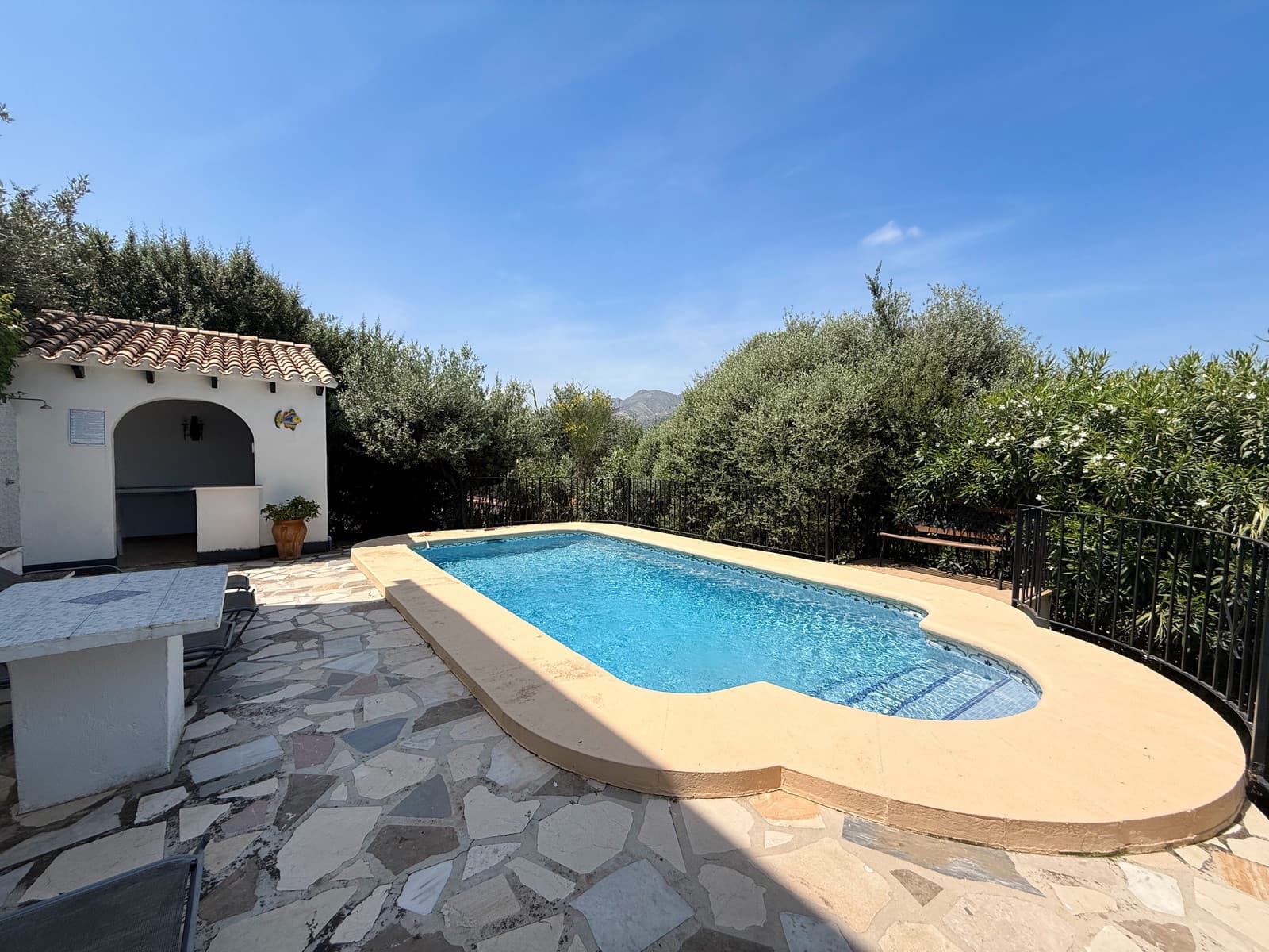 4 soveværelse Villa til salg i Orba med swimmingpool - € 420.000 (Ref: 9817779)