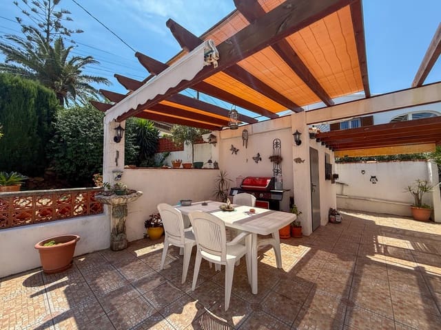 4 soveværelse Villa til salg i Orba med swimmingpool - € 420.000 (Ref: 9817779)