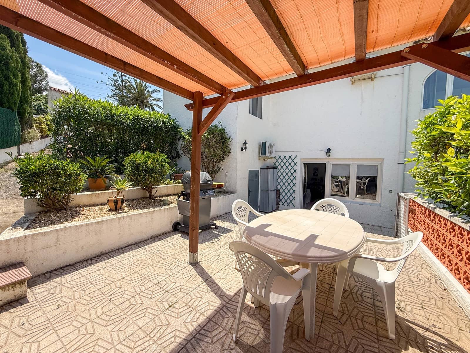 4 soveværelse Villa til salg i Orba med swimmingpool - € 420.000 (Ref: 9817779)