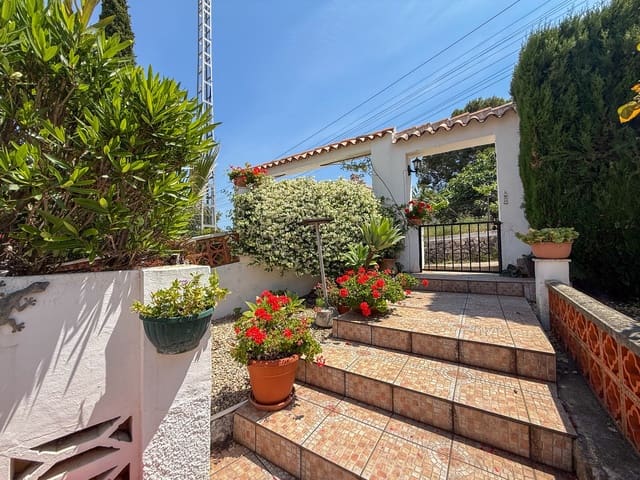 4 soveværelse Villa til salg i Orba med swimmingpool - € 420.000 (Ref: 9817779)