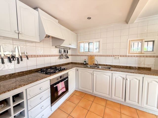 5 chambre Villa/Maison à vendre à Parcent avec piscine - 475 000 € (Ref: 9826349)
