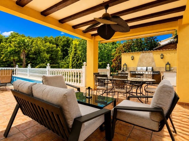 3 Zimmer Villa zu verkaufen in La Sella mit Pool - 660.000 € (Ref: 9830854)