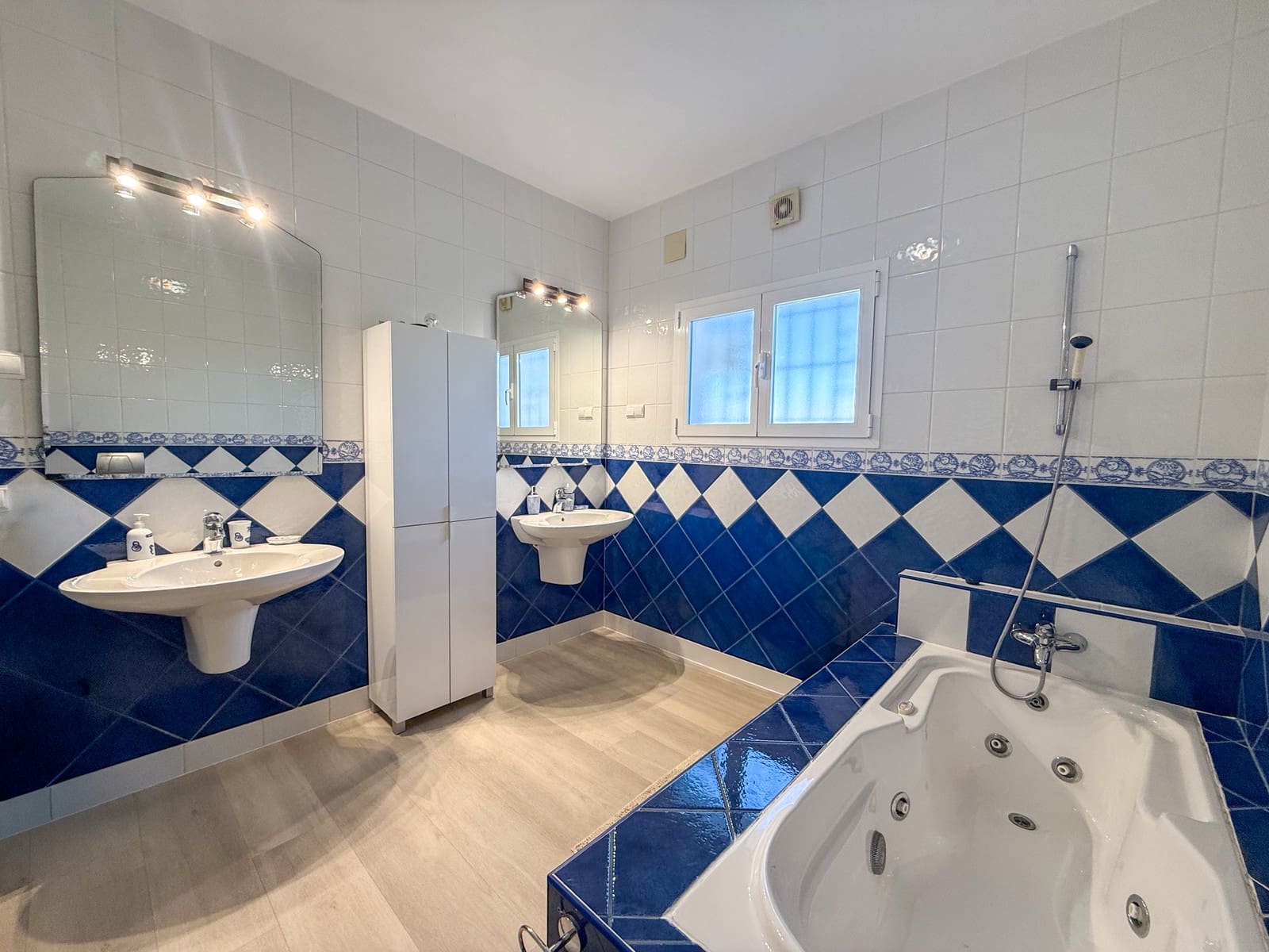 6 soverom Villa til salgs i Monte Pego med svømmebasseng - € 895 000 (Ref: 9855063)
