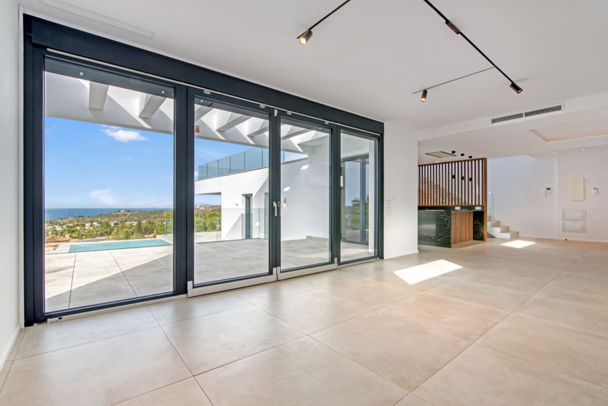 5 bedroom Villa for sale in Denia with pool - € 1,595,000 (Ref: 9896276)