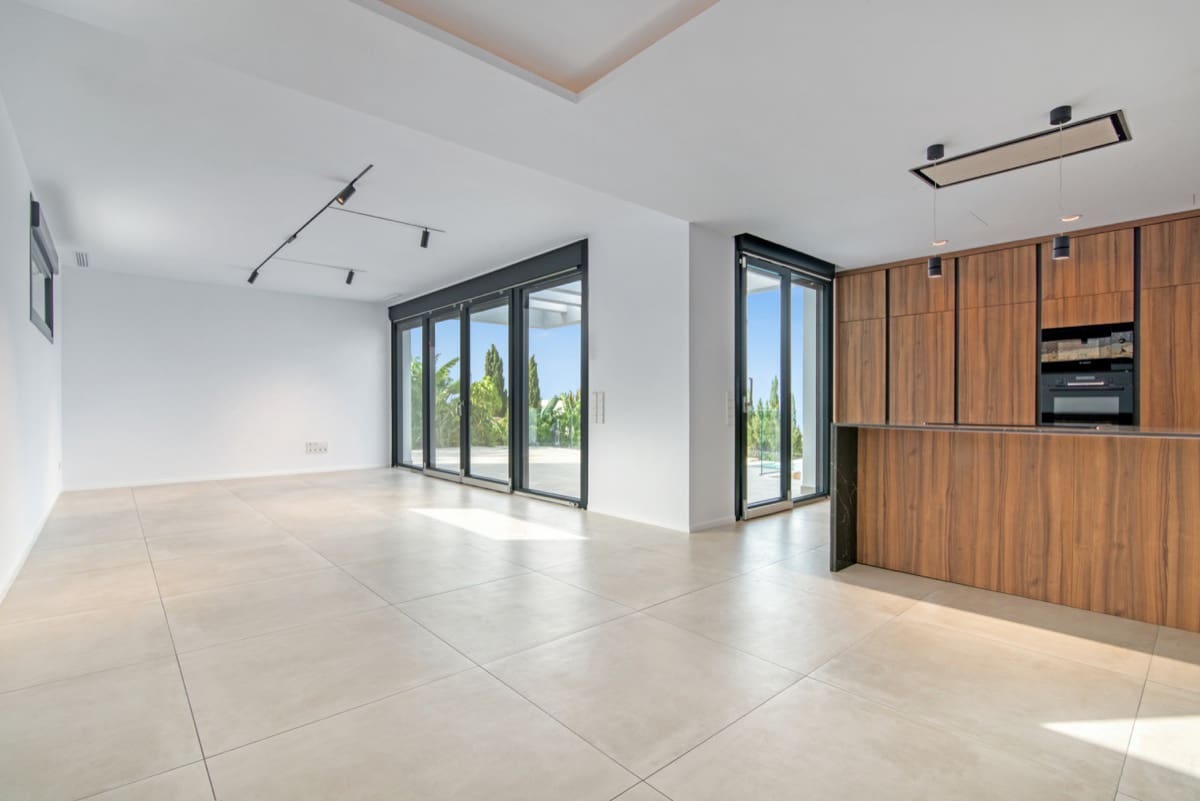 5 bedroom Villa for sale in Denia with pool - € 1,595,000 (Ref: 9896276)