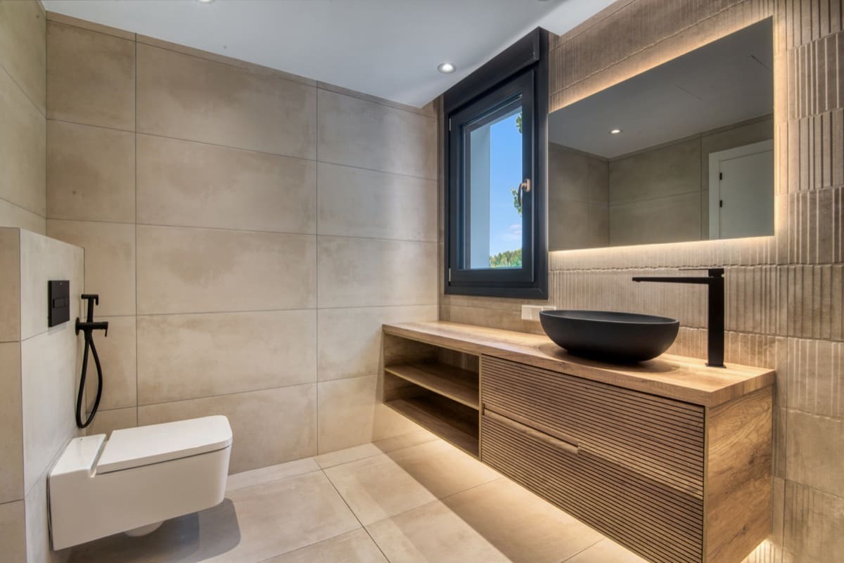 5 bedroom Villa for sale in Denia with pool - € 1,595,000 (Ref: 9896276)