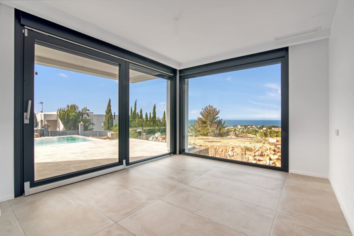5 bedroom Villa for sale in Denia with pool - € 1,595,000 (Ref: 9896276)
