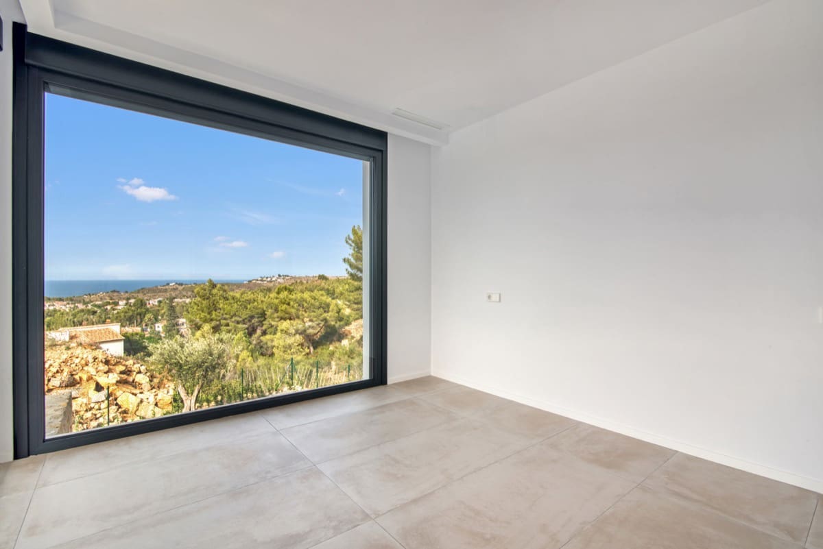 5 bedroom Villa for sale in Denia with pool - € 1,595,000 (Ref: 9896276)