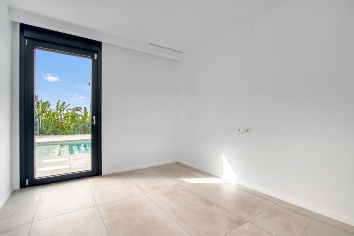 5 bedroom Villa for sale in Denia with pool - € 1,595,000 (Ref: 9896276)