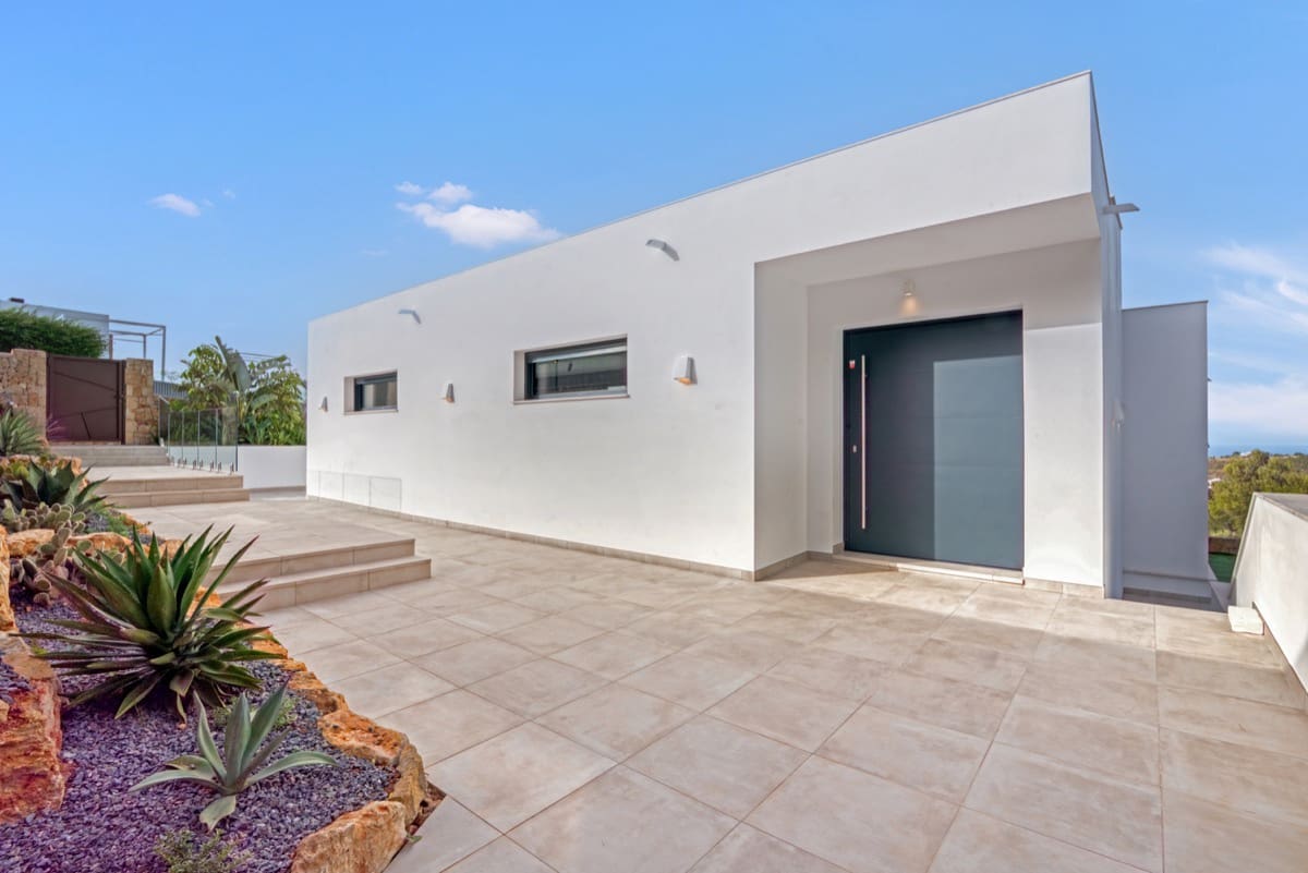 5 bedroom Villa for sale in Denia with pool - € 1,595,000 (Ref: 9896276)