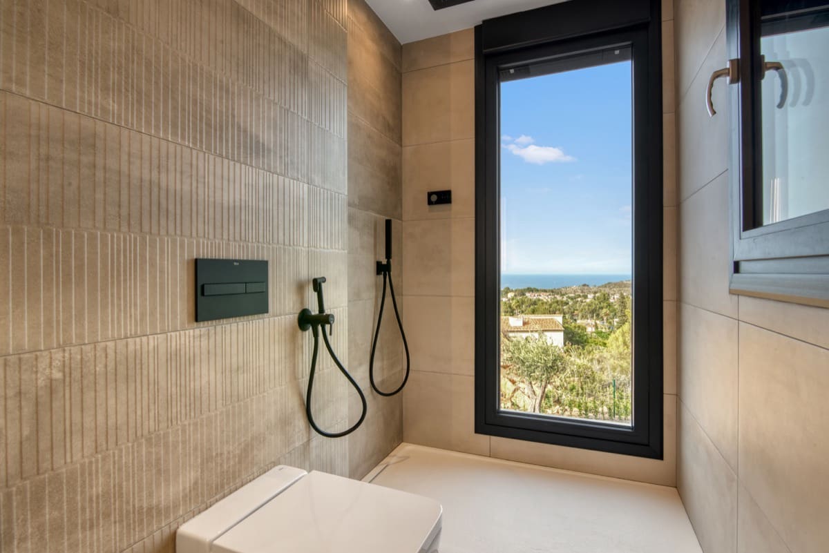 5 bedroom Villa for sale in Denia with pool - € 1,595,000 (Ref: 9896276)
