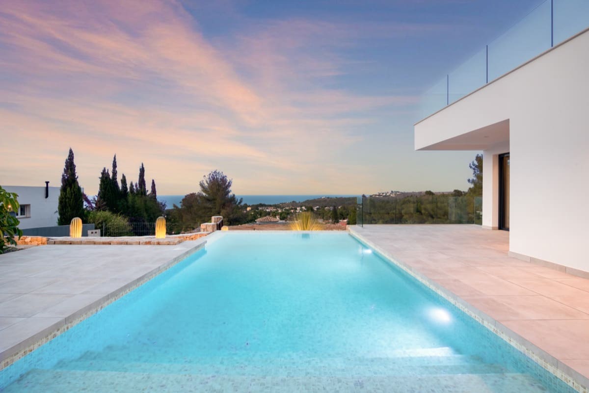 5 bedroom Villa for sale in Denia with pool - € 1,595,000 (Ref: 9896276)