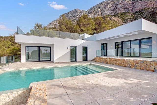 5 bedroom Villa for sale in El Montgó, Dénia with pool - € 1,595,000 (Ref: 9896276)