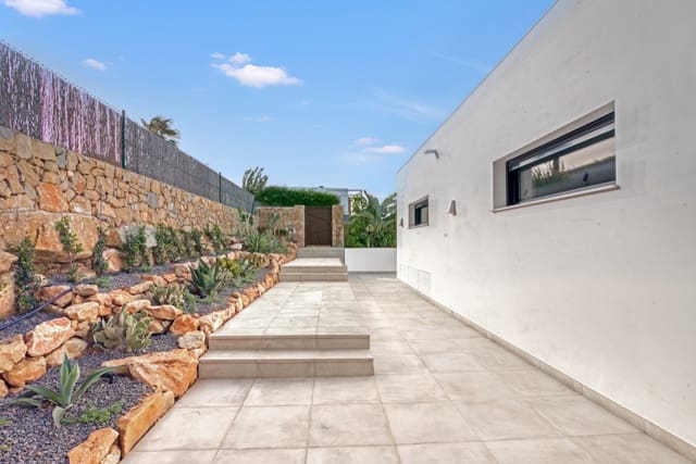 5 bedroom Villa for sale in El Montgó, Dénia with pool - € 1,595,000 (Ref: 9896276)