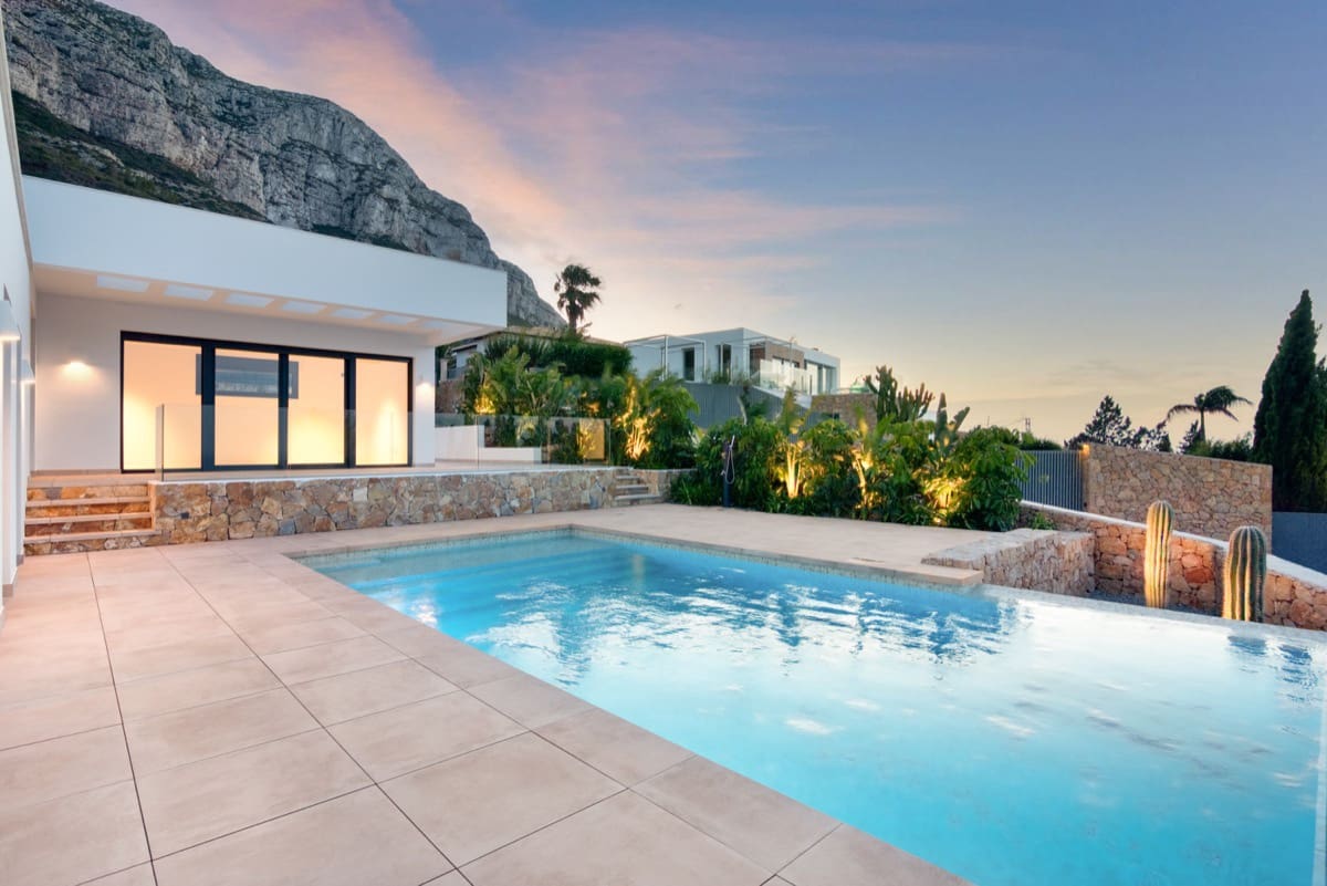5 bedroom Villa for sale in Denia with pool - € 1,595,000 (Ref: 9896276)