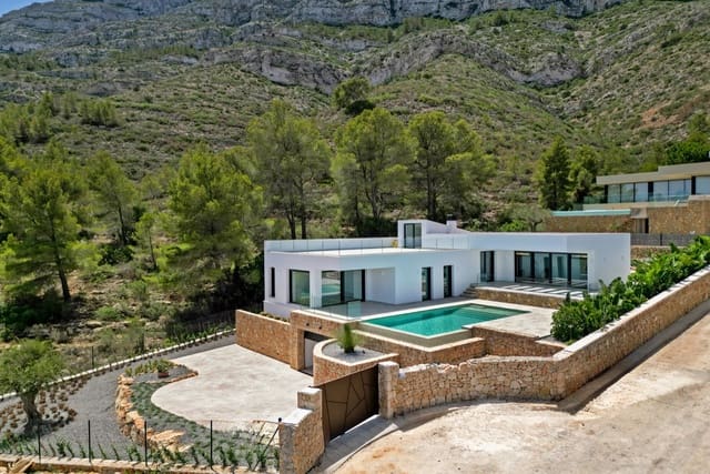 5 bedroom Villa for sale in El Montgó, Dénia with pool - € 1,595,000 (Ref: 9896276)