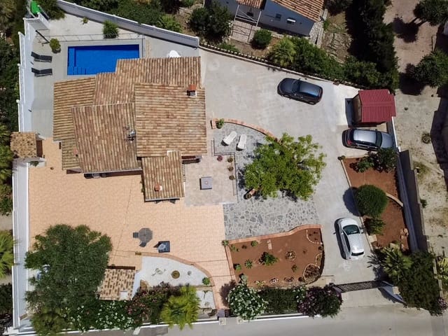 3 makuuhuone Huvila myytävänä paikassa El Montgó, Dénia mukana uima-altaan 
autotalli - 520 000 € (Ref: 9910097)