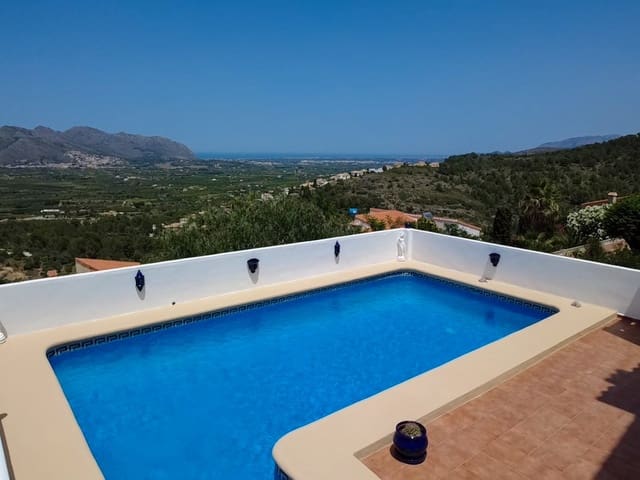 3 soveværelse Villa til salg i Orba med swimmingpool garage - € 495.000 (Ref: 9926887)