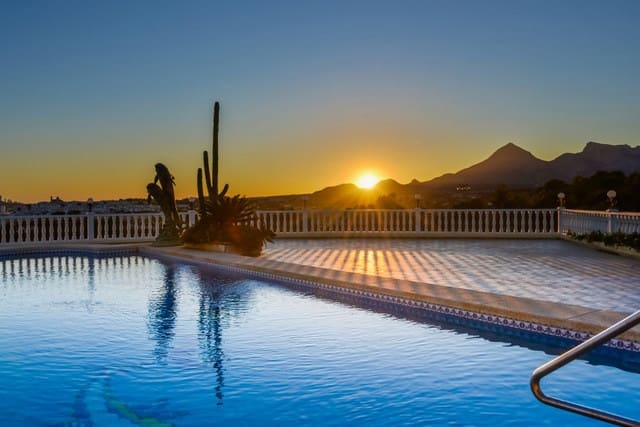 7 bedroom Villa for sale in Altea with pool - € 1,850,000 (Ref: 9928875)