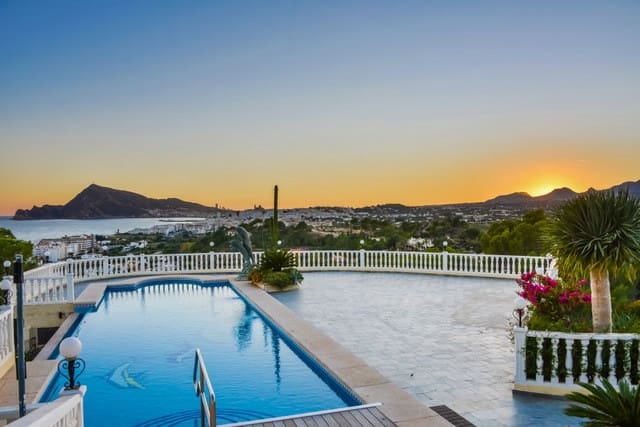 7 bedroom Villa for sale in Altea with pool - € 1,850,000 (Ref: 9928875)
