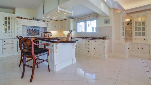 Chalet de 7 habitaciones en Altea en venta con piscina - 1.850.000 € (Ref: 9928875)