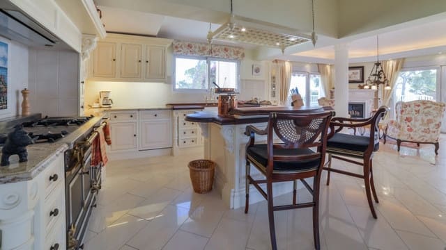 Chalet de 7 habitaciones en Altea en venta con piscina - 1.850.000 € (Ref: 9928875)
