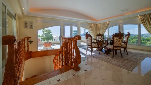 7 bedroom Villa for sale in Altea with pool - € 1,850,000 (Ref: 9928875)