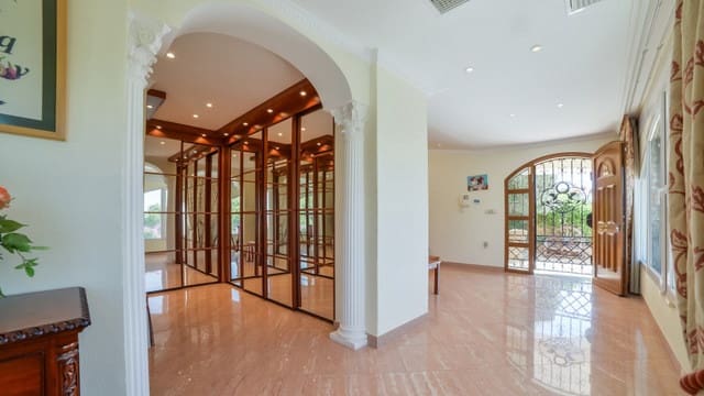 7 bedroom Villa for sale in Altea with pool - € 1,850,000 (Ref: 9928875)