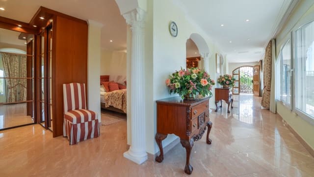 7 bedroom Villa for sale in Altea with pool - € 1,850,000 (Ref: 9928875)