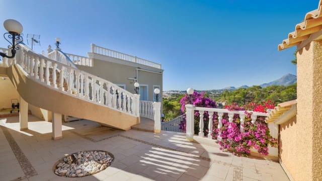 7 bedroom Villa for sale in Altea with pool - € 1,850,000 (Ref: 9928875)