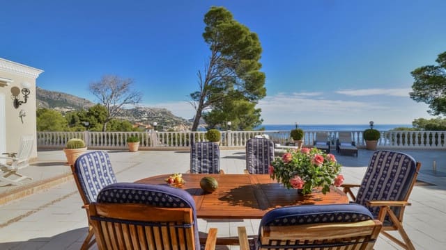 Chalet de 7 habitaciones en Altea en venta con piscina - 1.850.000 € (Ref: 9928875)