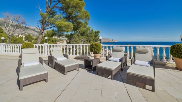 7 bedroom Villa for sale in Altea with pool - € 1,850,000 (Ref: 9928875)