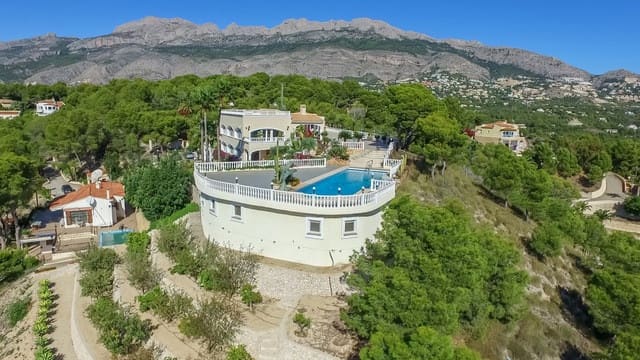 7 bedroom Villa for sale in Altea with pool - € 1,850,000 (Ref: 9928875)