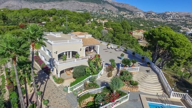 7 bedroom Villa for sale in Altea with pool - € 1,850,000 (Ref: 9928875)