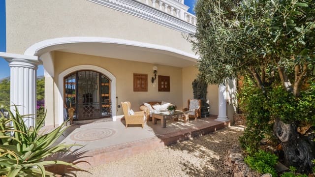 7 bedroom Villa for sale in Altea with pool - € 1,850,000 (Ref: 9928875)