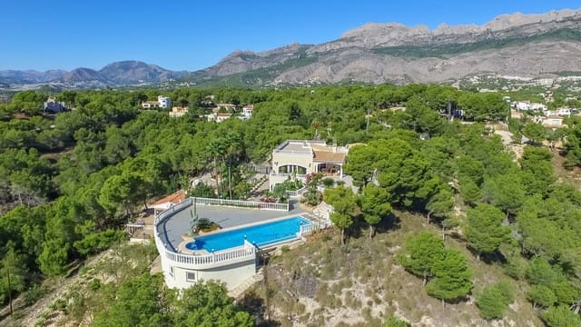 7 bedroom Villa for sale in Altea with pool - € 1,850,000 (Ref: 9928875)
