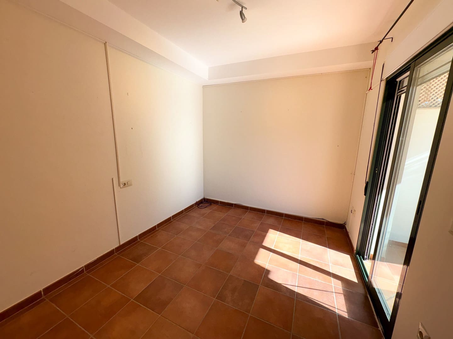 3 sypialnia Dom na sprzedaż w Llosa de Camacho z basenem garażem - 215 000 € (Ref: 9935962)