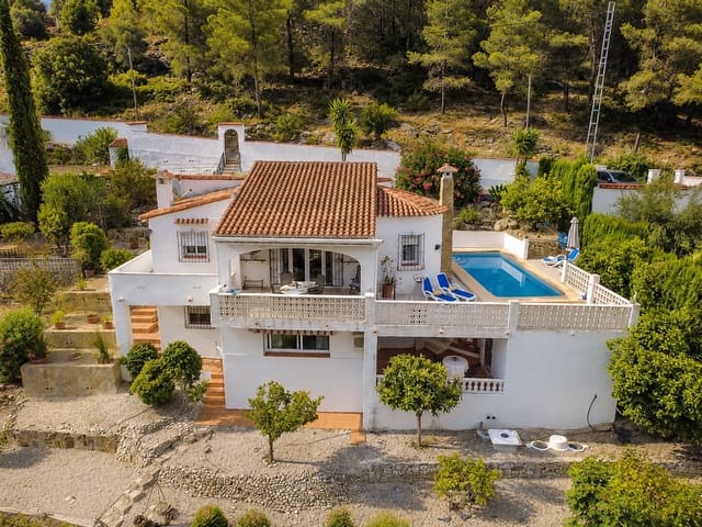 3 soverom Villa til salgs i Orba med svømmebasseng garasje - € 440 000 (Ref: 9980213)